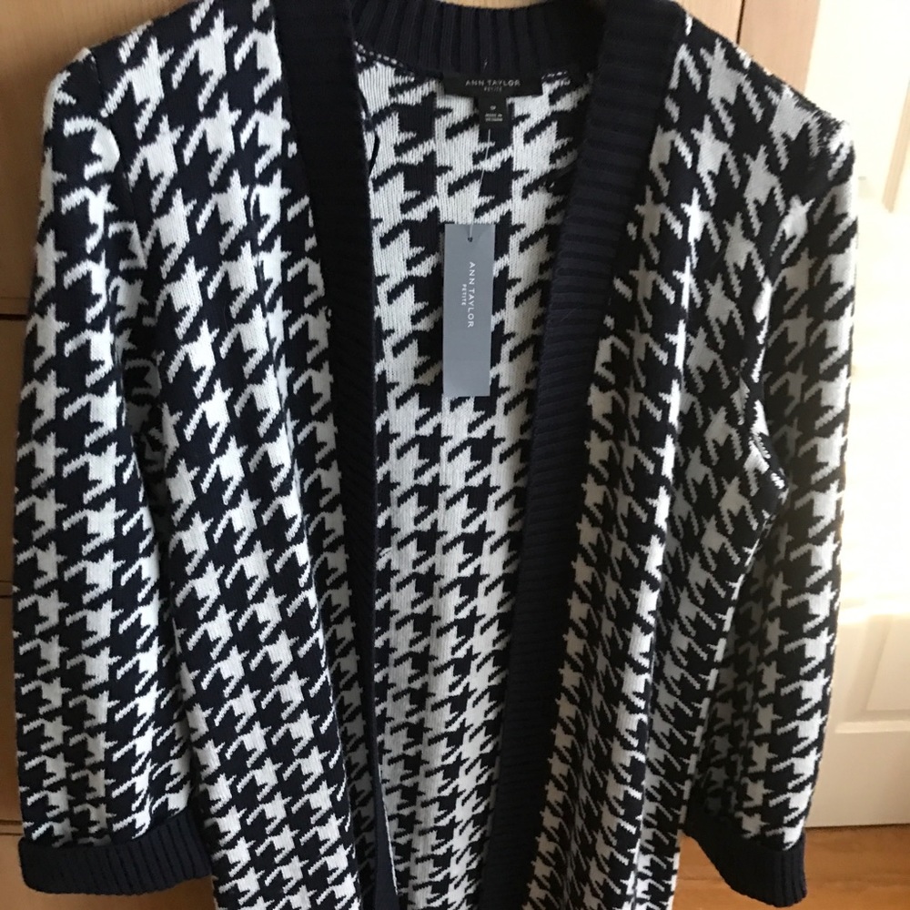 Ann Taylor Women's cardigan NWT size small petite